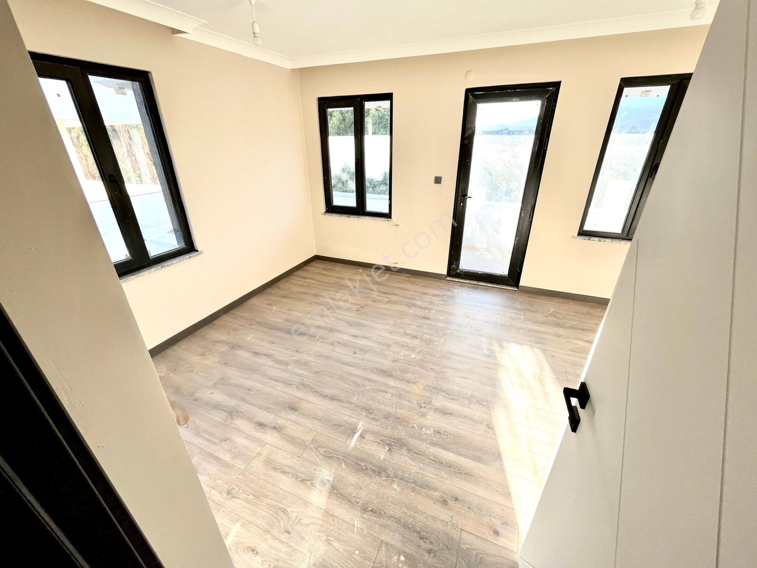 Cadde'den Denize 300mt Mustakil Bahçeli 3+1 Sıfır Villa - Görsel 21