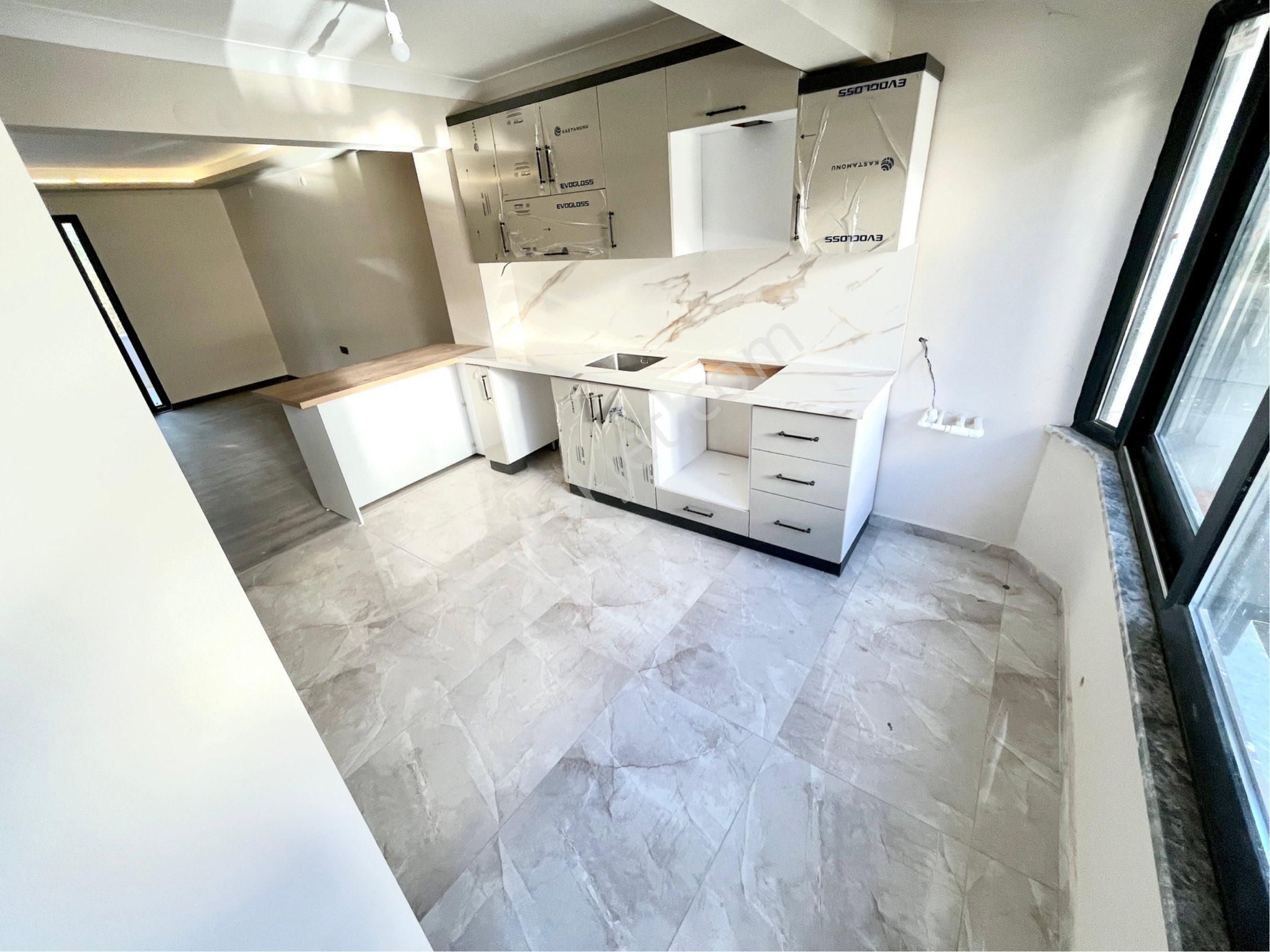 Cadde'den Denize 300mt Mustakil Bahçeli 3+1 Sıfır Villa - Görsel 19