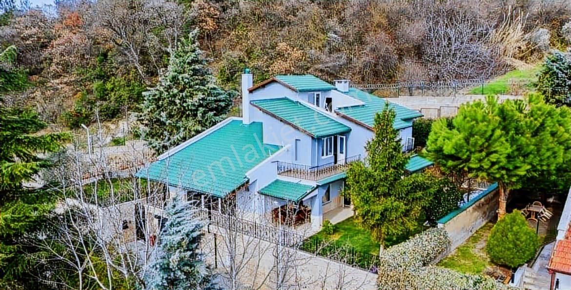 Bademli De Satılık 5+1 Villa