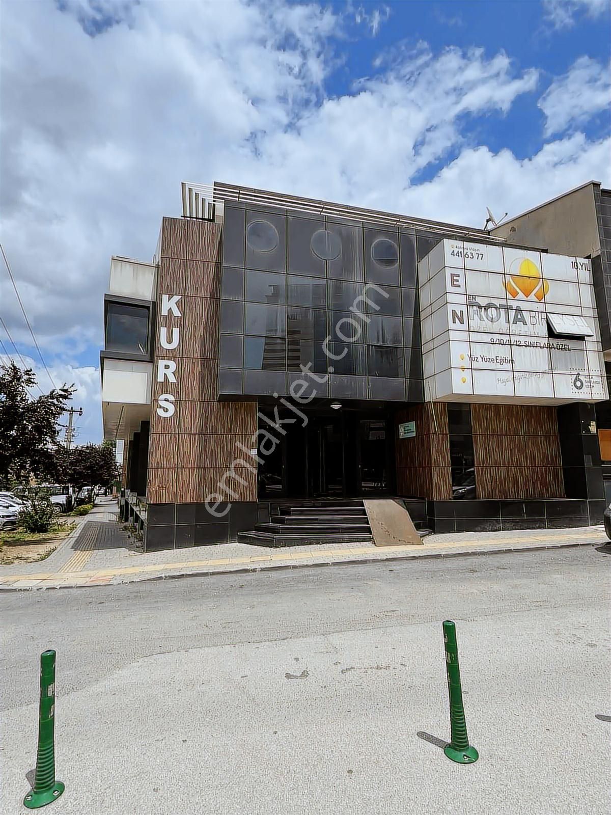 İhsaniyede Kiralık 3 Katlı Ticari Mülk - Görsel 5