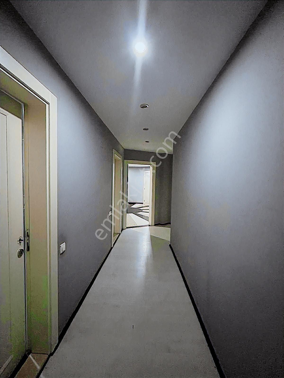 İhsaniyede Kiralık 3 Katlı Ticari Mülk - Görsel 16