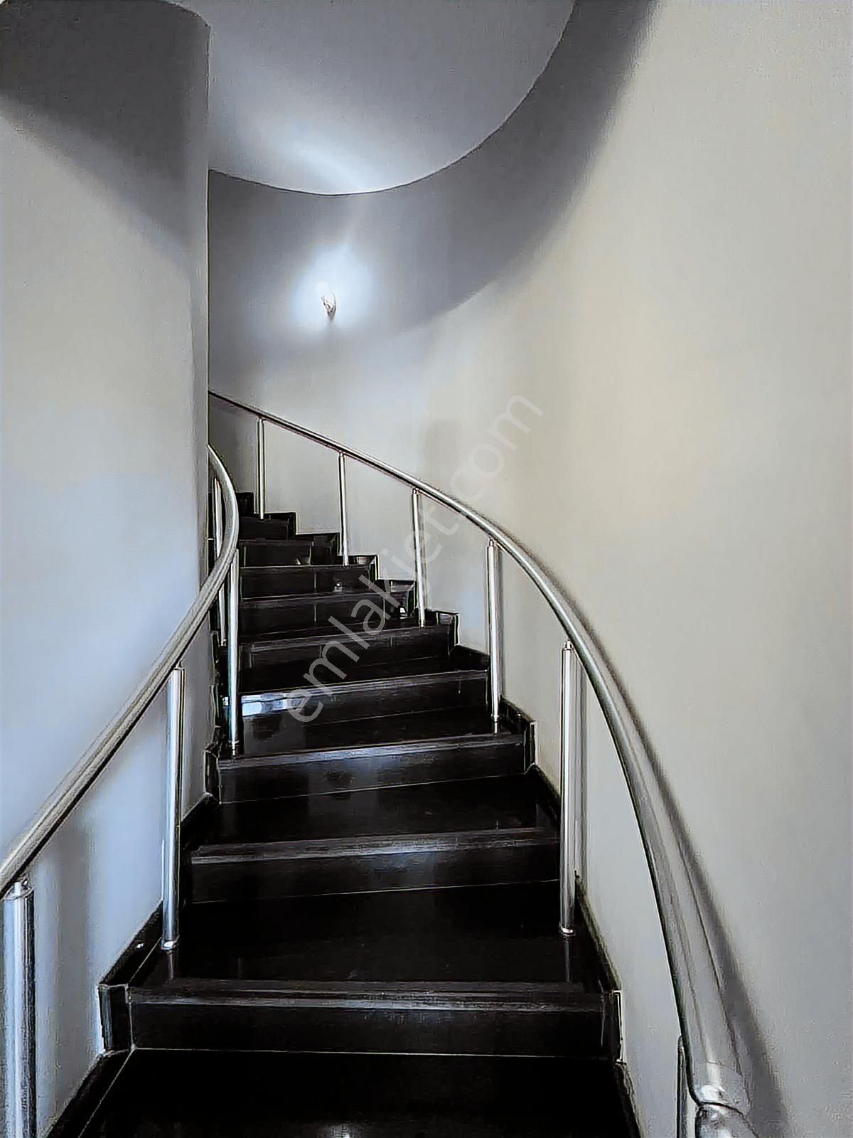 İhsaniyede Kiralık 3 Katlı Ticari Mülk - Görsel 23