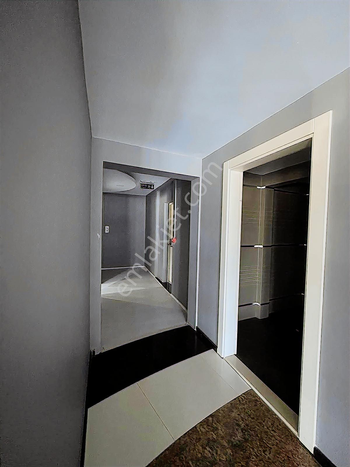 İhsaniyede Kiralık 3 Katlı Ticari Mülk - Görsel 14