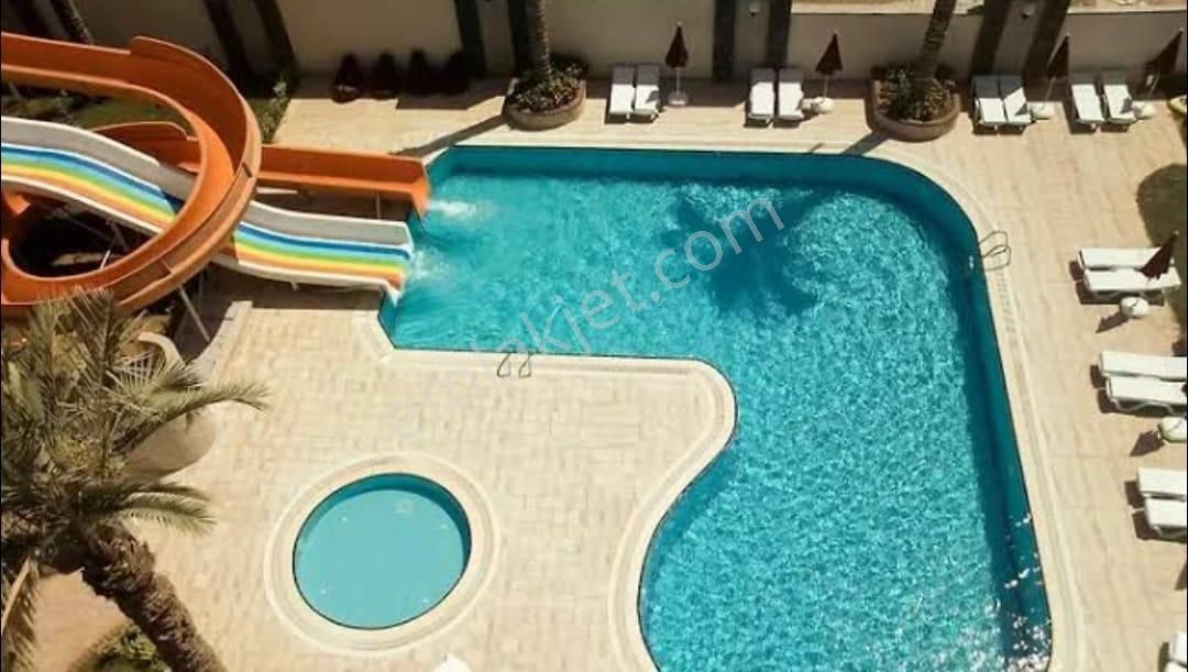 Ci̇kci̇lli̇'da Site İçerisinde 2+1 Havuzlu 135 M2 Eşyalı Satılık Doblex