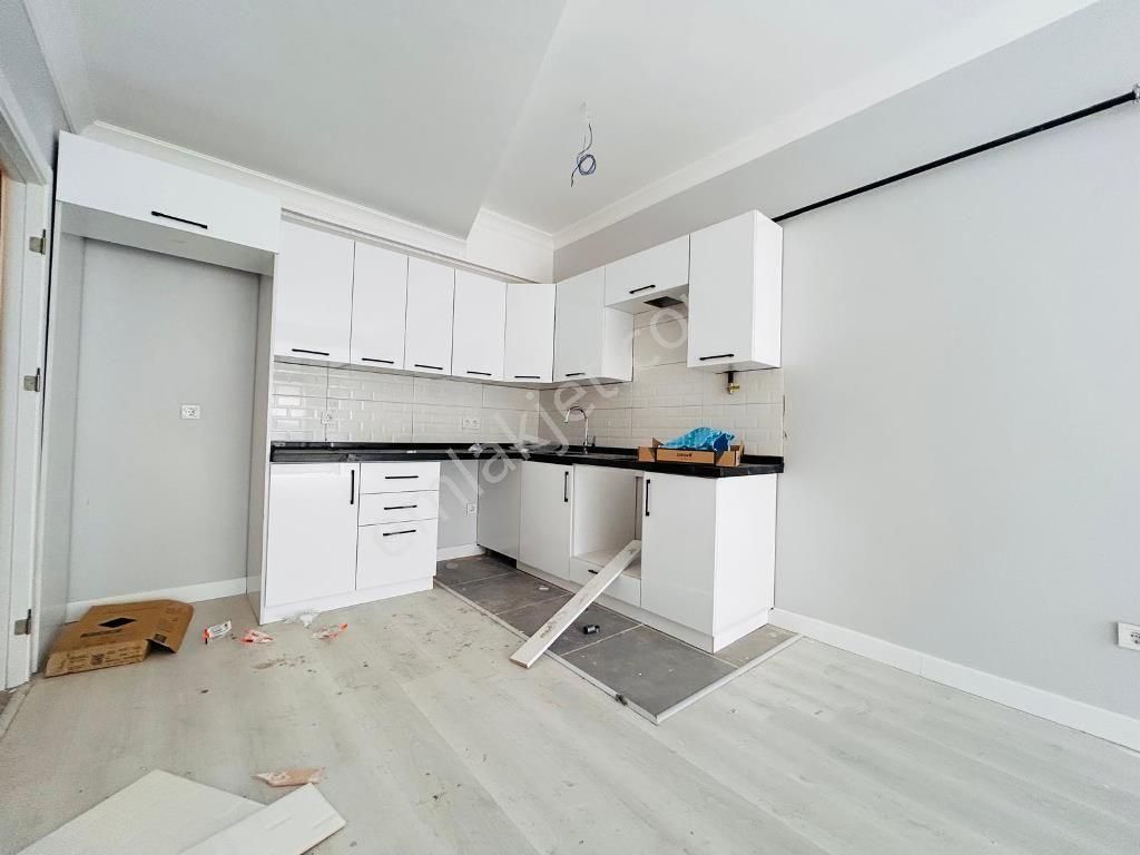 Kaçmaz'dan Altıntepe'de Ulaşıma Yakın 2.katta Sıfır Boş Lüks 2+1