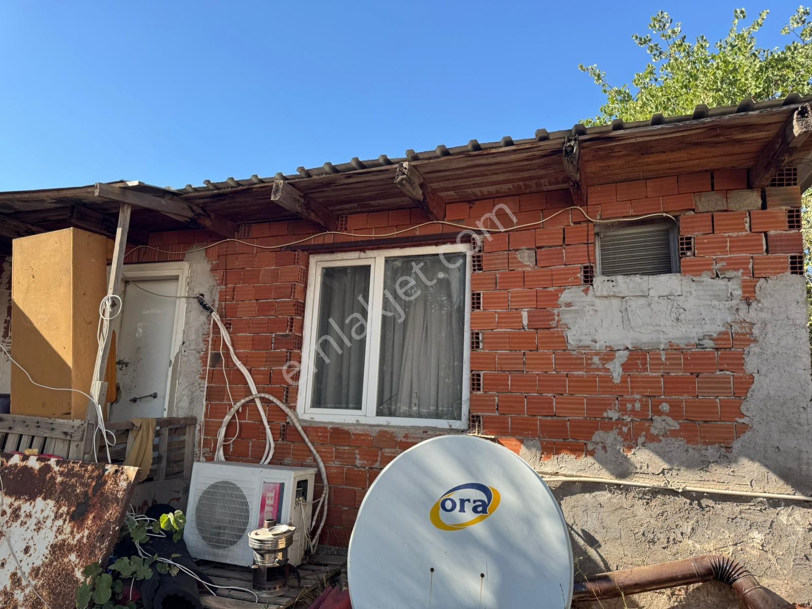 Kemalpaşa Gökyaka,da İçerisinde Ev Bulunan Zeytinlik Acil Satılıktır