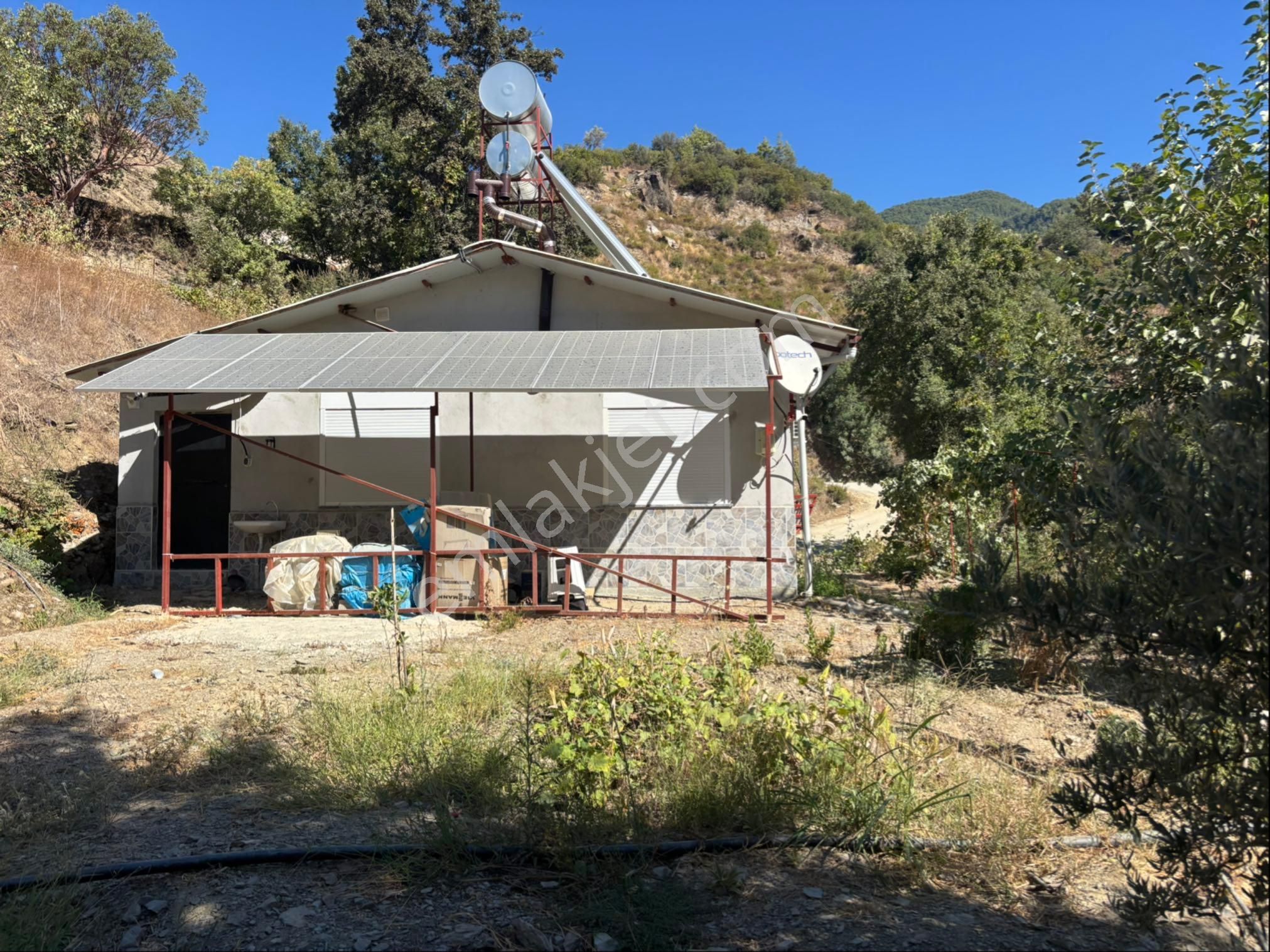 Alanya Gümüşgöze Mahallesinde Çaya 80 Metre Uzaklıkta İçerisinde Eşyalı Ev Bulunan Satılık Tarla - Görsel 3