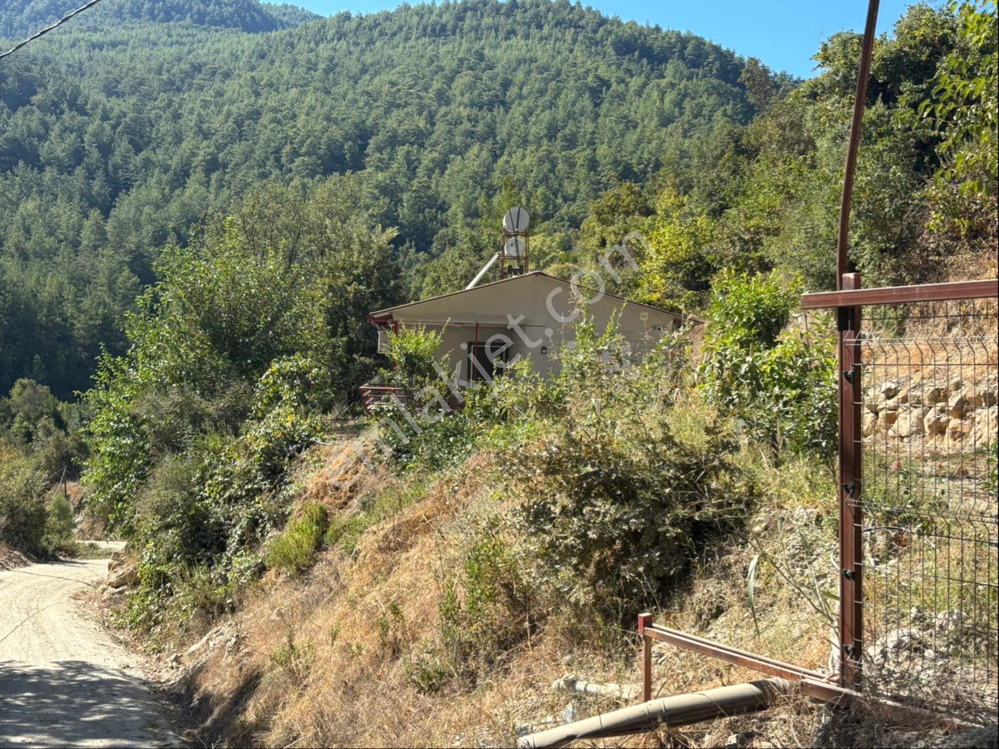 Alanya Gümüşgöze Mahallesinde Çaya 80 Metre Uzaklıkta İçerisinde Eşyalı Ev Bulunan Satılık Tarla - Görsel 11
