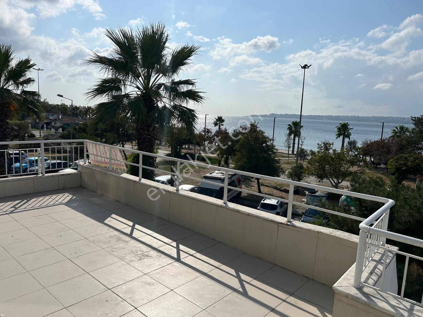 Büyükçekmece Sahilde 4+1 Deniz Manzaralı Kiralık Daire