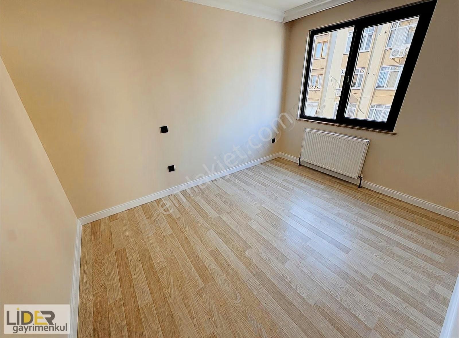 Lider'den Altıntepede Marmaraya Yakın 2. Kat Özel Tasarım Ön 2+1 - Görsel 4