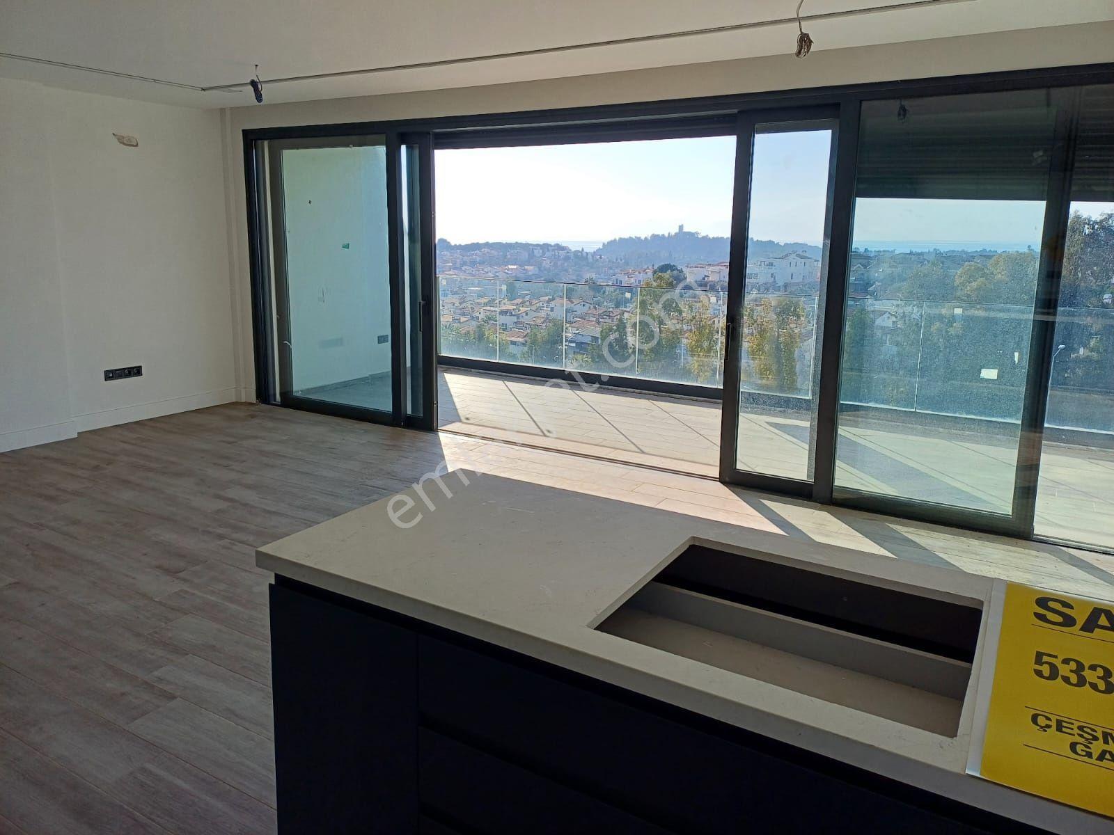 Kuşadasısitede Önü Havuz Ve Deniz Manzaralı Büyük 2+1 - Görsel 25
