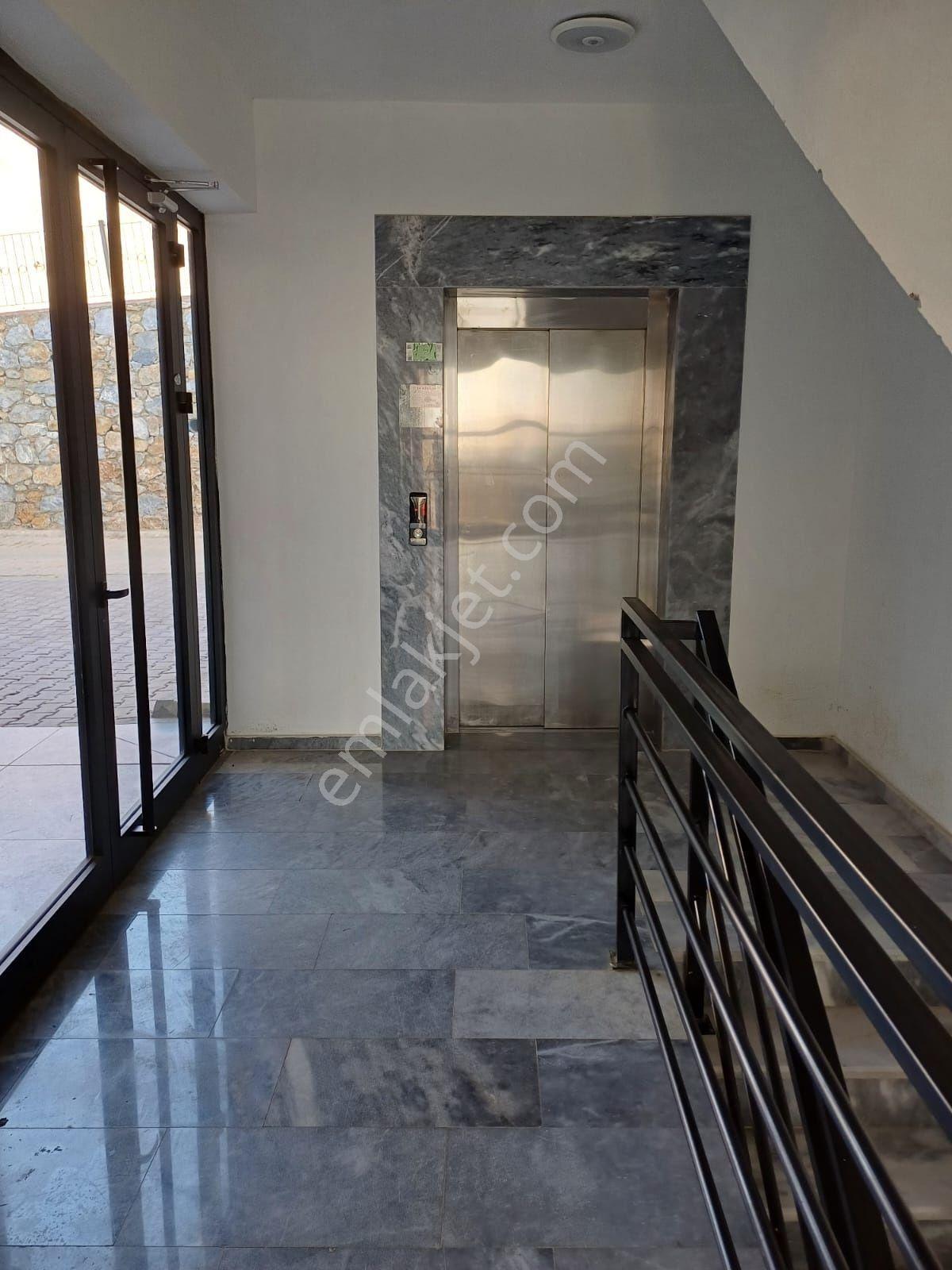 Kuşadasısitede Önü Havuz Ve Deniz Manzaralı Büyük 2+1 - Görsel 17