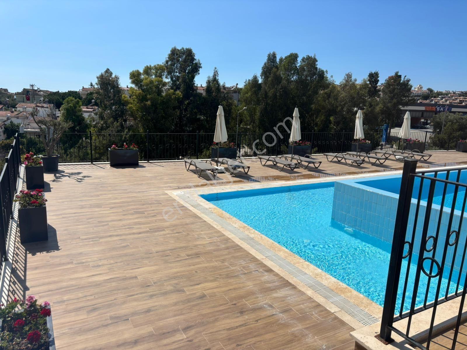 Kuşadasısitede Önü Havuz Ve Deniz Manzaralı Büyük 2+1 - Görsel 6