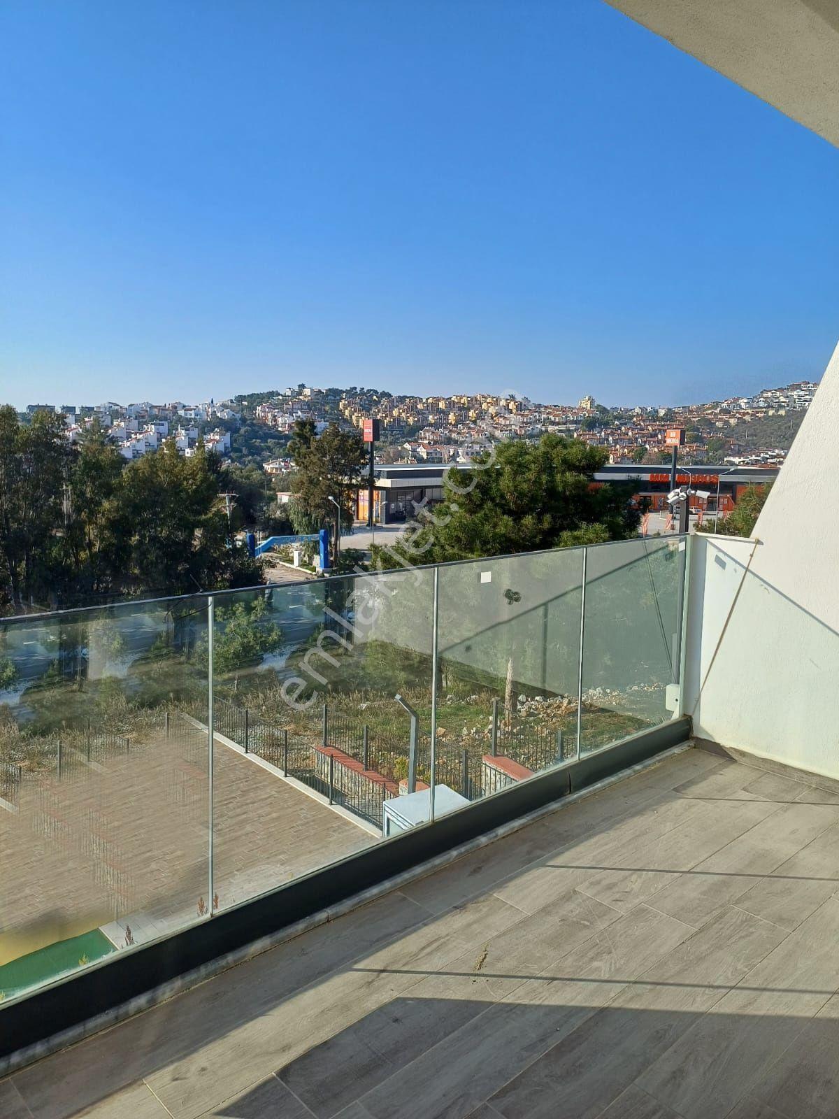 Kuşadasısitede Önü Havuz Ve Deniz Manzaralı Büyük 2+1 - Görsel 21