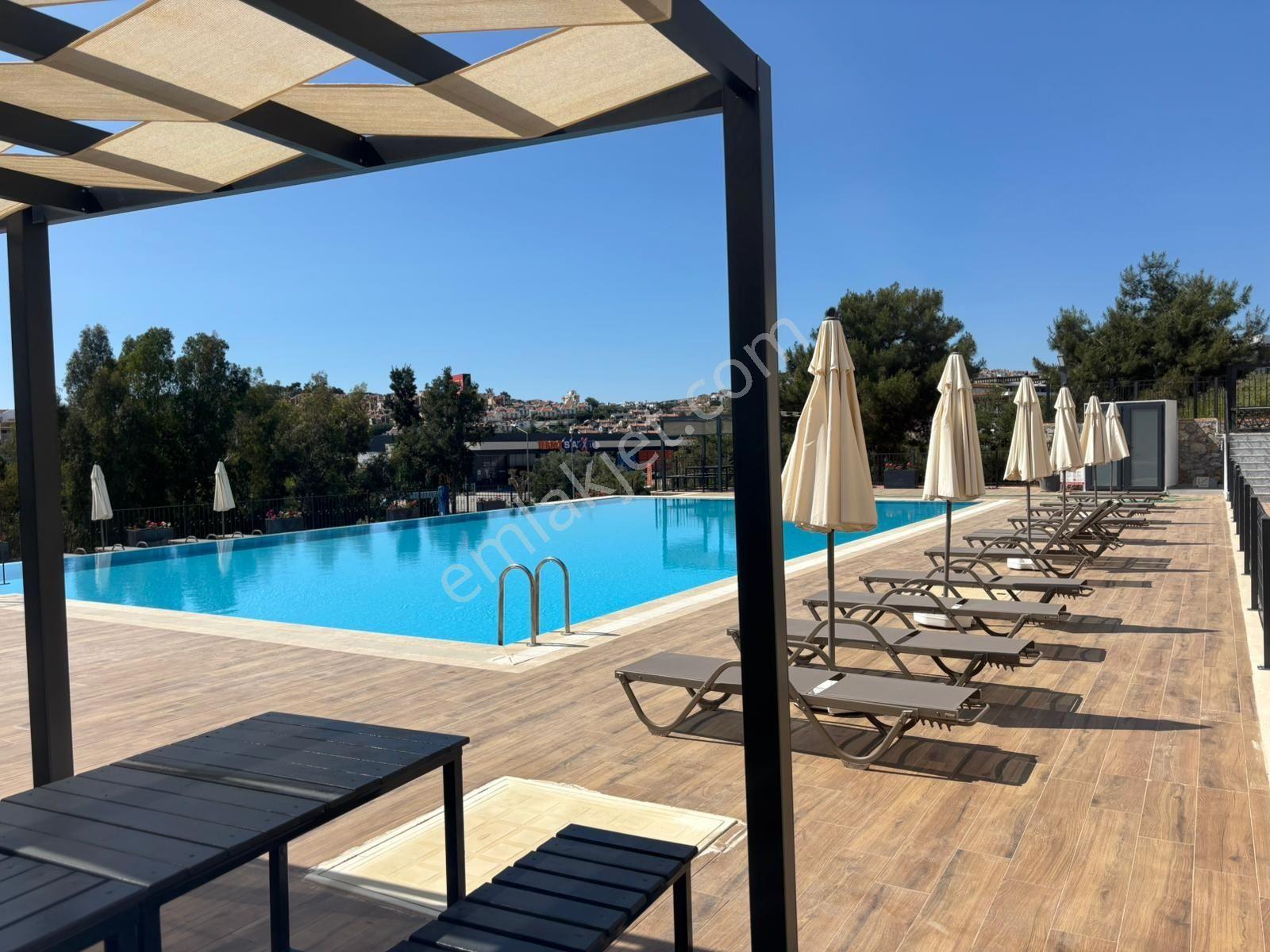 Kuşadasısitede Önü Havuz Ve Deniz Manzaralı Büyük 2+1 - Görsel 7