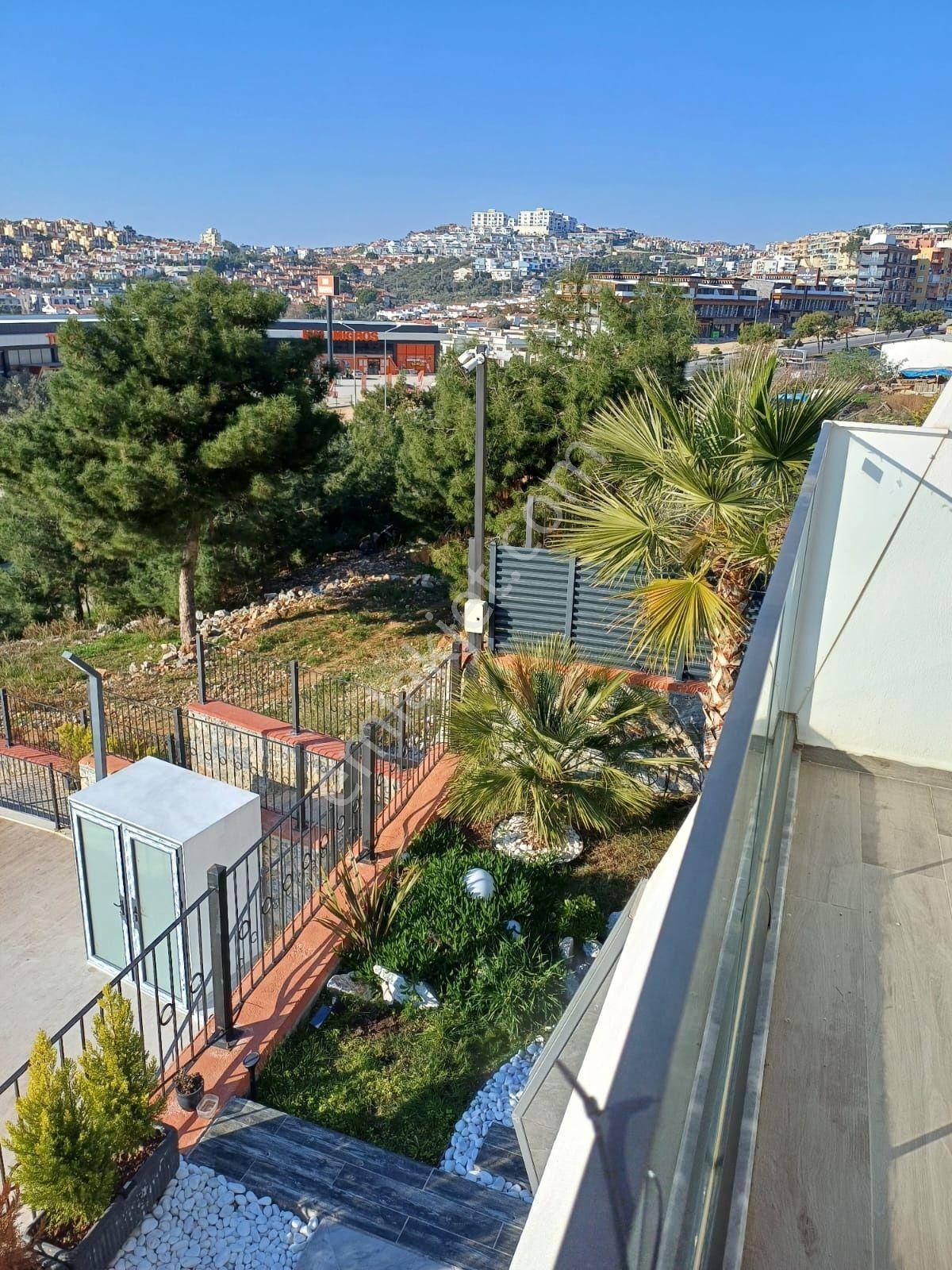 Kuşadasısitede Önü Havuz Ve Deniz Manzaralı Büyük 2+1 - Görsel 13