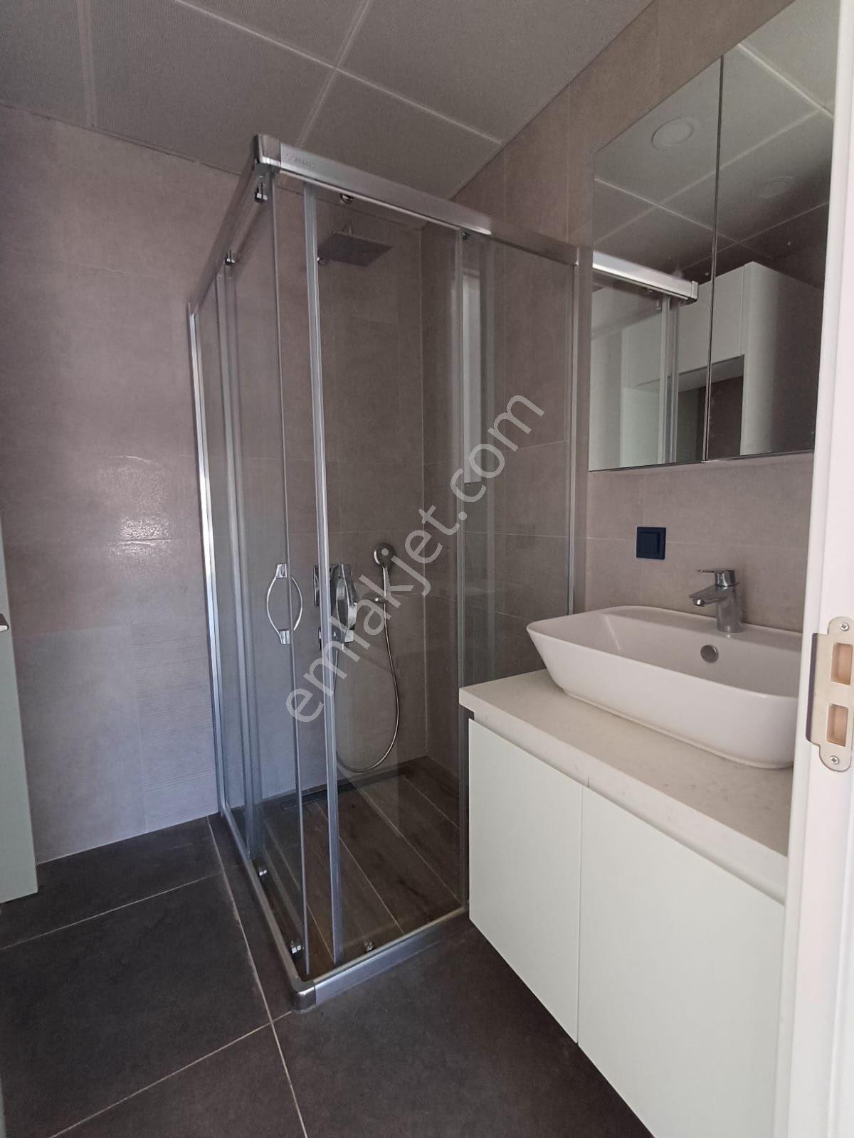 Kuşadasısitede Önü Havuz Ve Deniz Manzaralı Büyük 2+1 - Görsel 33
