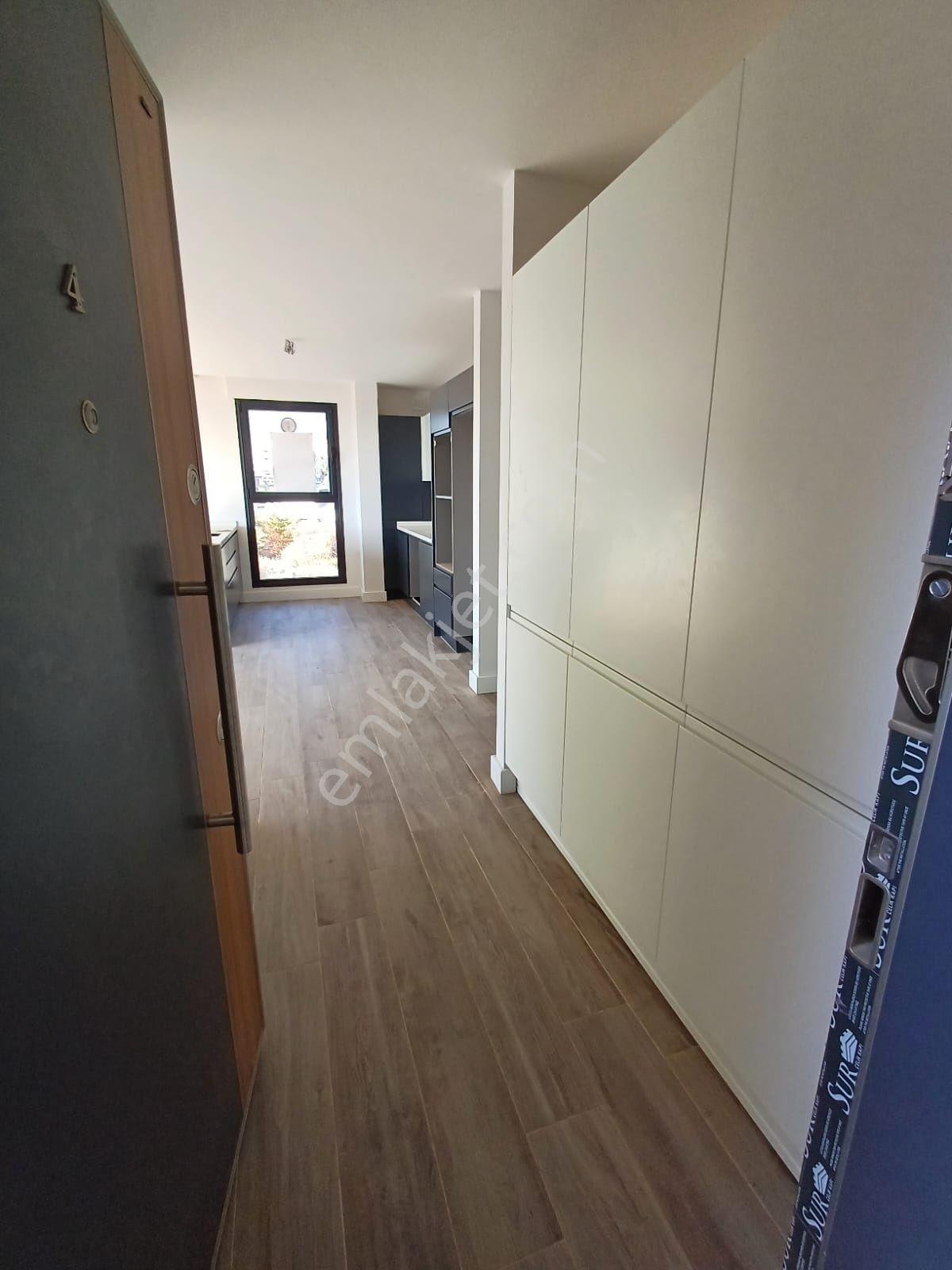 Kuşadasısitede Önü Havuz Ve Deniz Manzaralı Büyük 2+1 - Görsel 30