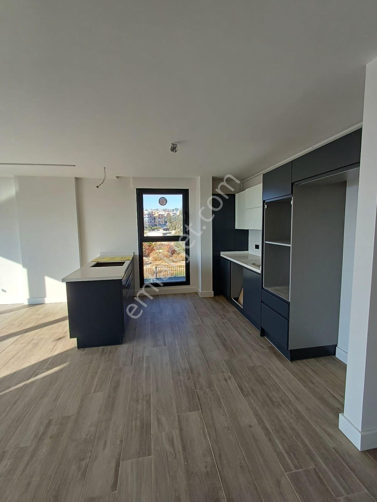 Kuşadasısitede Önü Havuz Ve Deniz Manzaralı Büyük 2+1 - Görsel 29