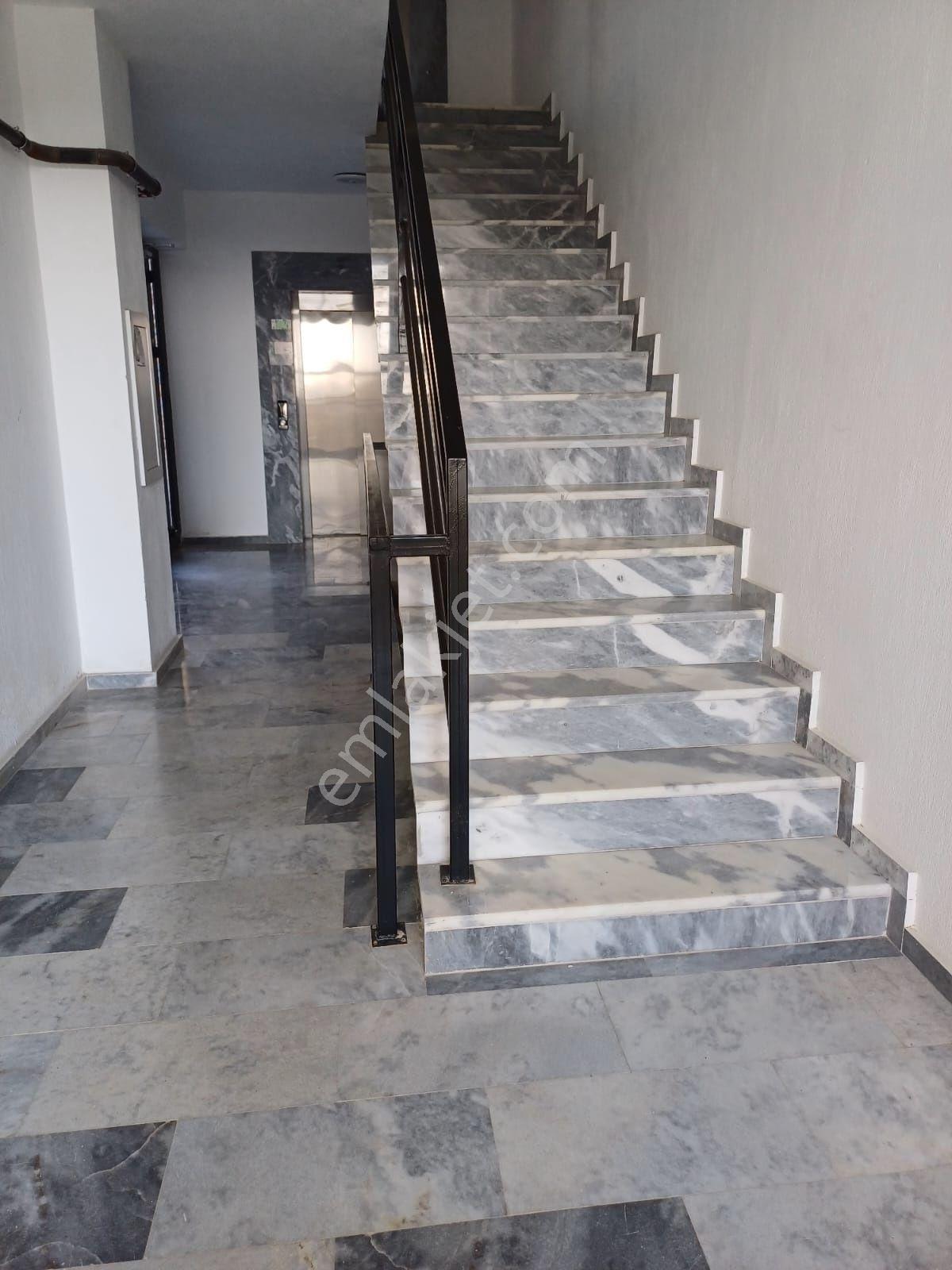 Kuşadasısitede Önü Havuz Ve Deniz Manzaralı Büyük 2+1 - Görsel 16