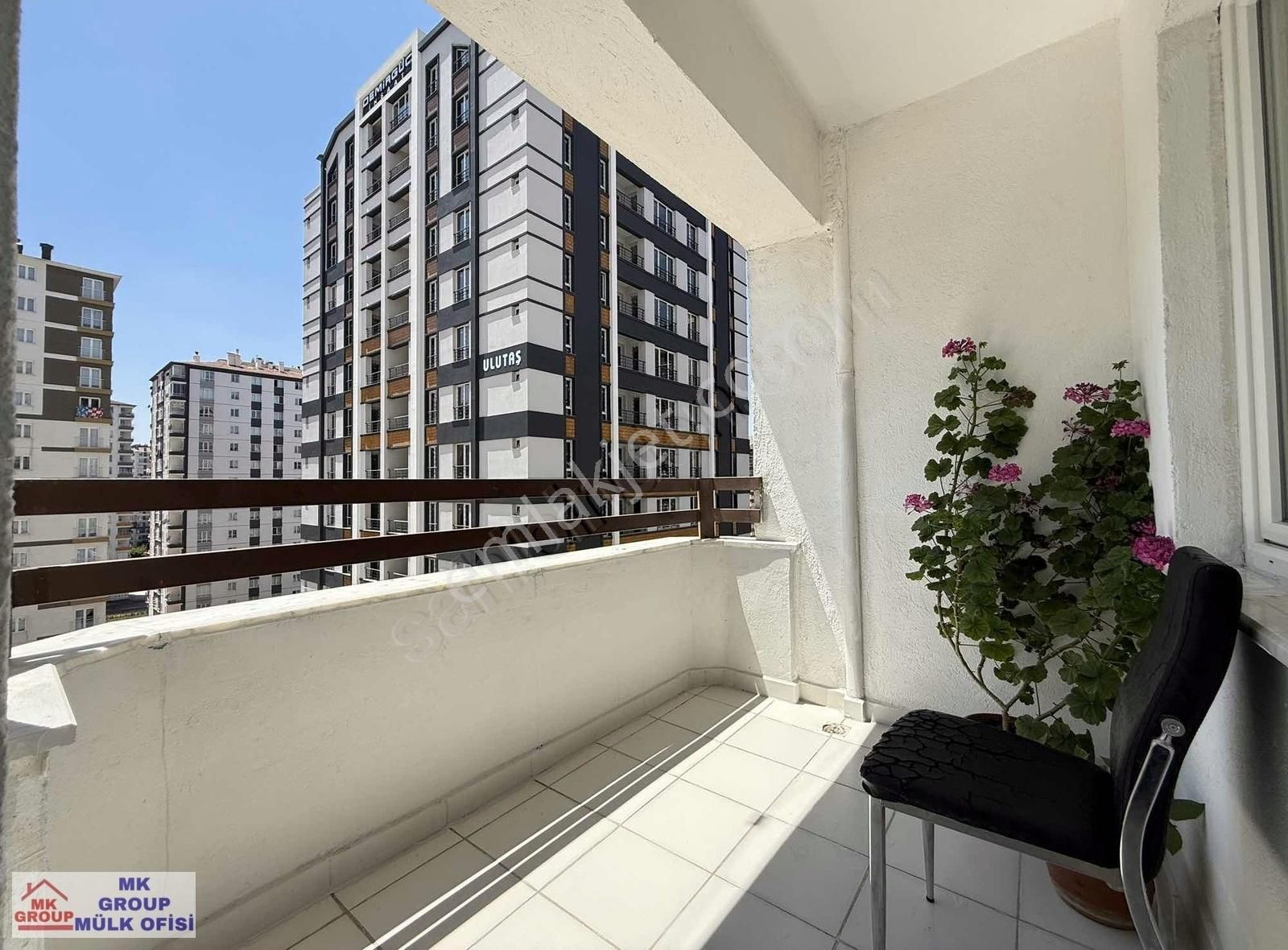 Papatya Caddesinde Ultra Geniş Temiz Kilerli 4+1 Satılık Daire - Görsel 2