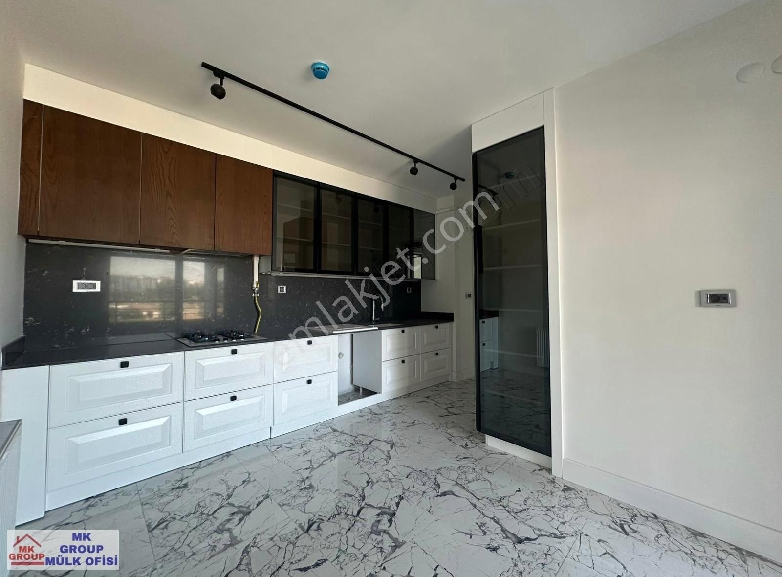 Kasrı Arven'de Modern Tasarımıyla Büyüleyen 4+1 Satılık Daire - Görsel 4