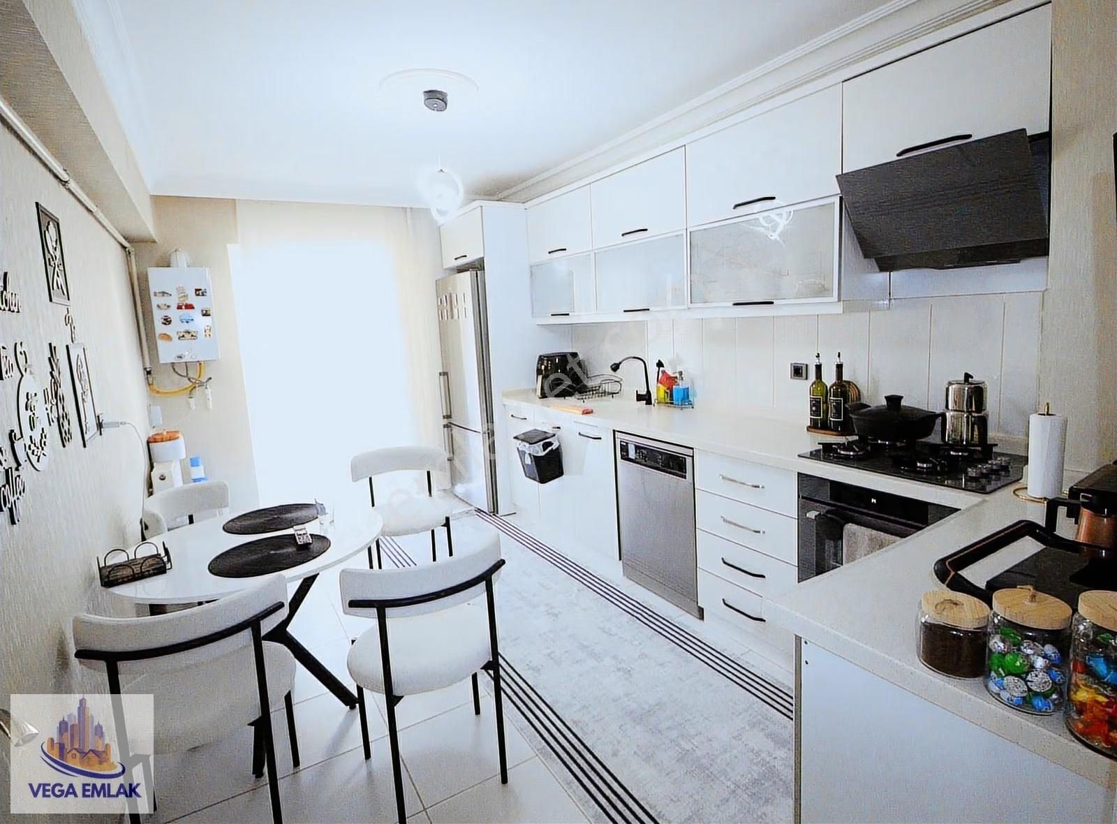 Vega Emlak'tan Acil Satılık Fulyapılı 3+1 Geniş Daire - Görsel 28