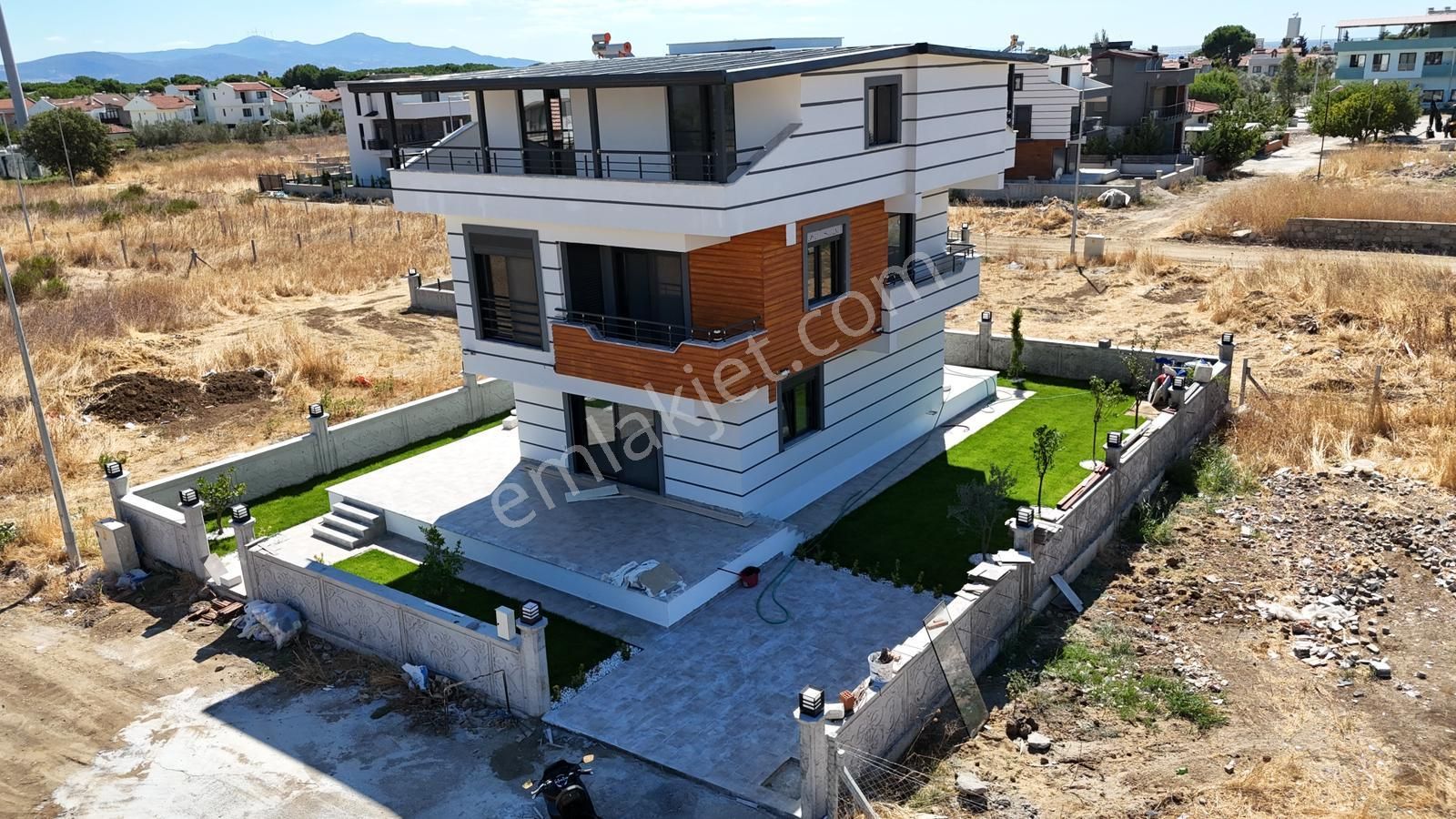 İzmir Dikili Salihleraltında Satılık Sıfır 6+1 Müstakil Villa Yazlık