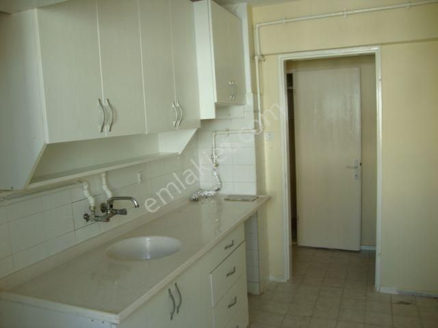 İzmir Bornova Evka 4'te Öncü Emlak'tan Kiralık 18 Bin Lira Daire - Görsel 3
