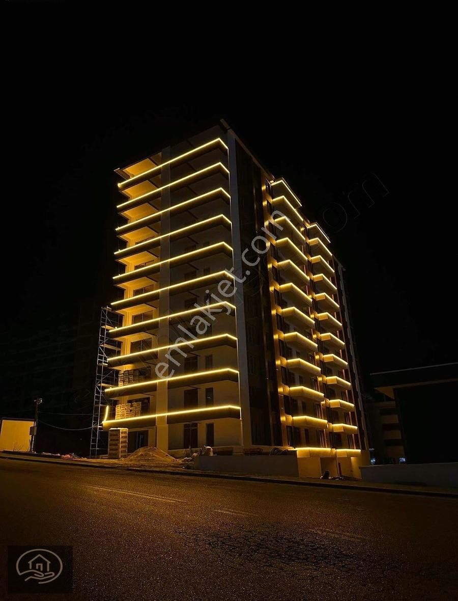 Protokol Yolu Üzerinde Sıfır Manzaralı 1+1 Satılık Daire