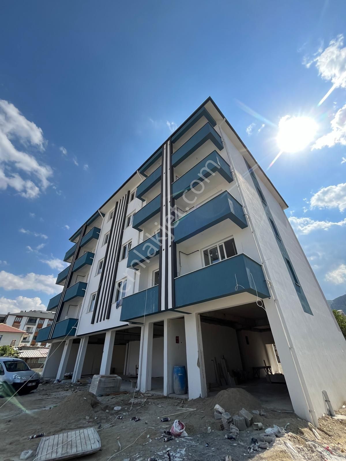 Uca’dan Yeni Hastane Caddesin De 1+1 Daireler.!