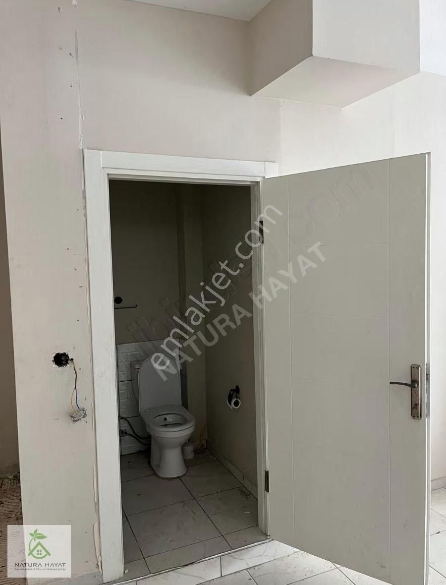 Cadde Üstü - Görsel 4