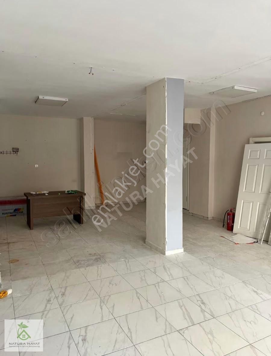 Cadde Üstü - Görsel 2