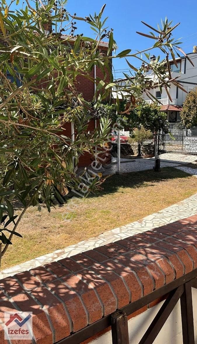 Yenifoçanın En Güzel Sokağında Kiralık Büyük Bahçeli Denize 2 Dk - Görsel 8