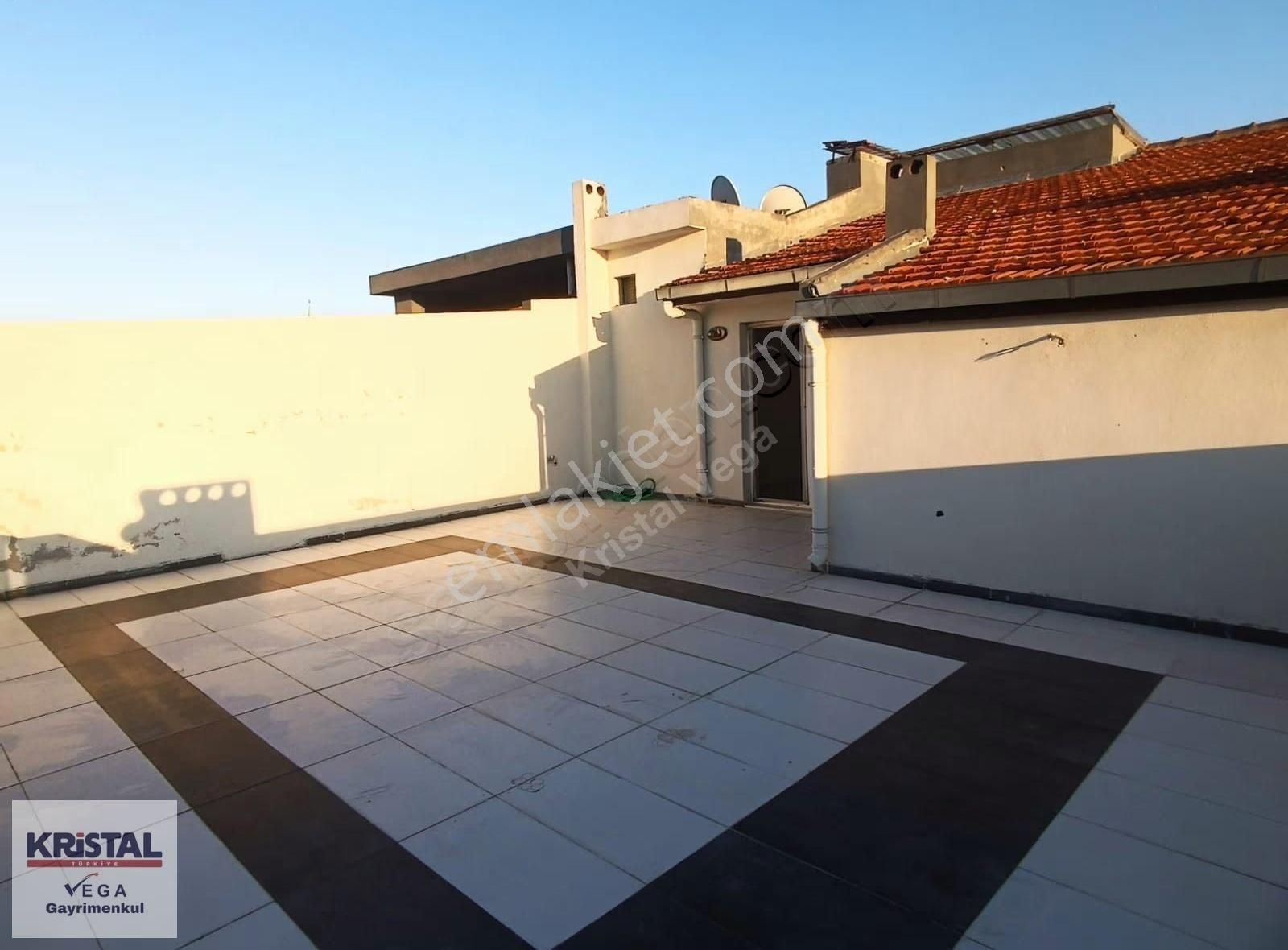 Bayraklı Emek Mahallesinde Geniş Teraslı 4+1 Dubleks Daire - Görsel 19