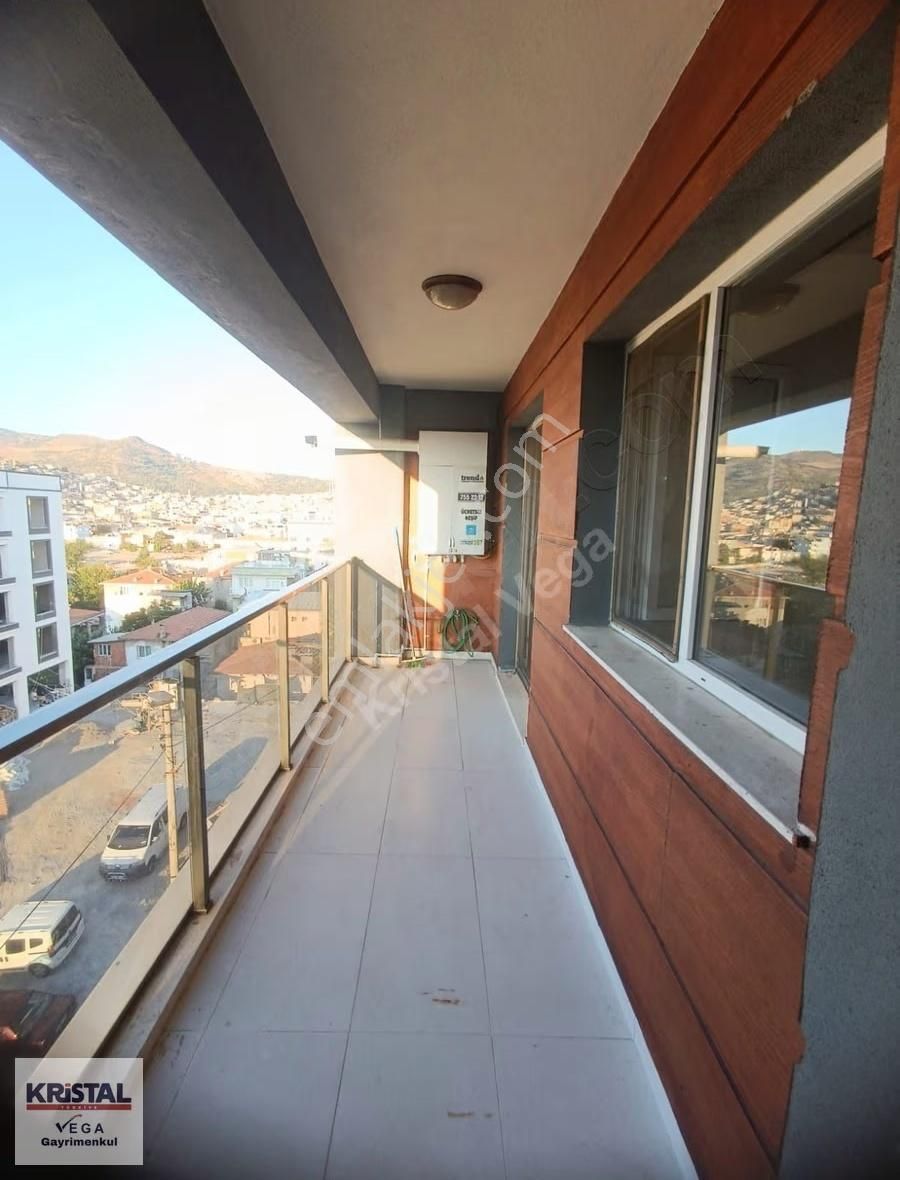 Bayraklı Emek Mahallesinde Geniş Teraslı 4+1 Dubleks Daire - Görsel 4