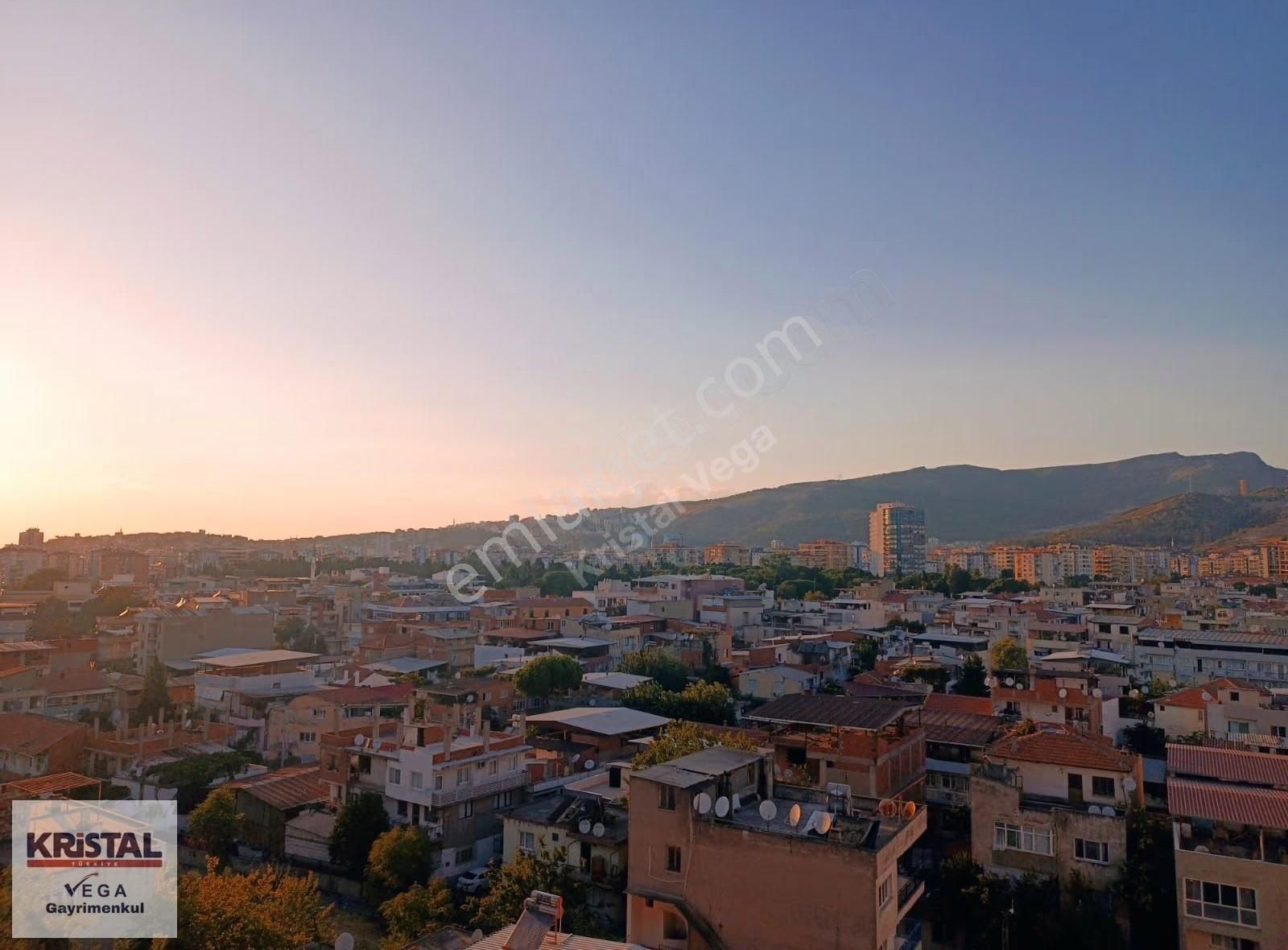 Bayraklı Emek Mahallesinde Geniş Teraslı 4+1 Dubleks Daire - Görsel 2