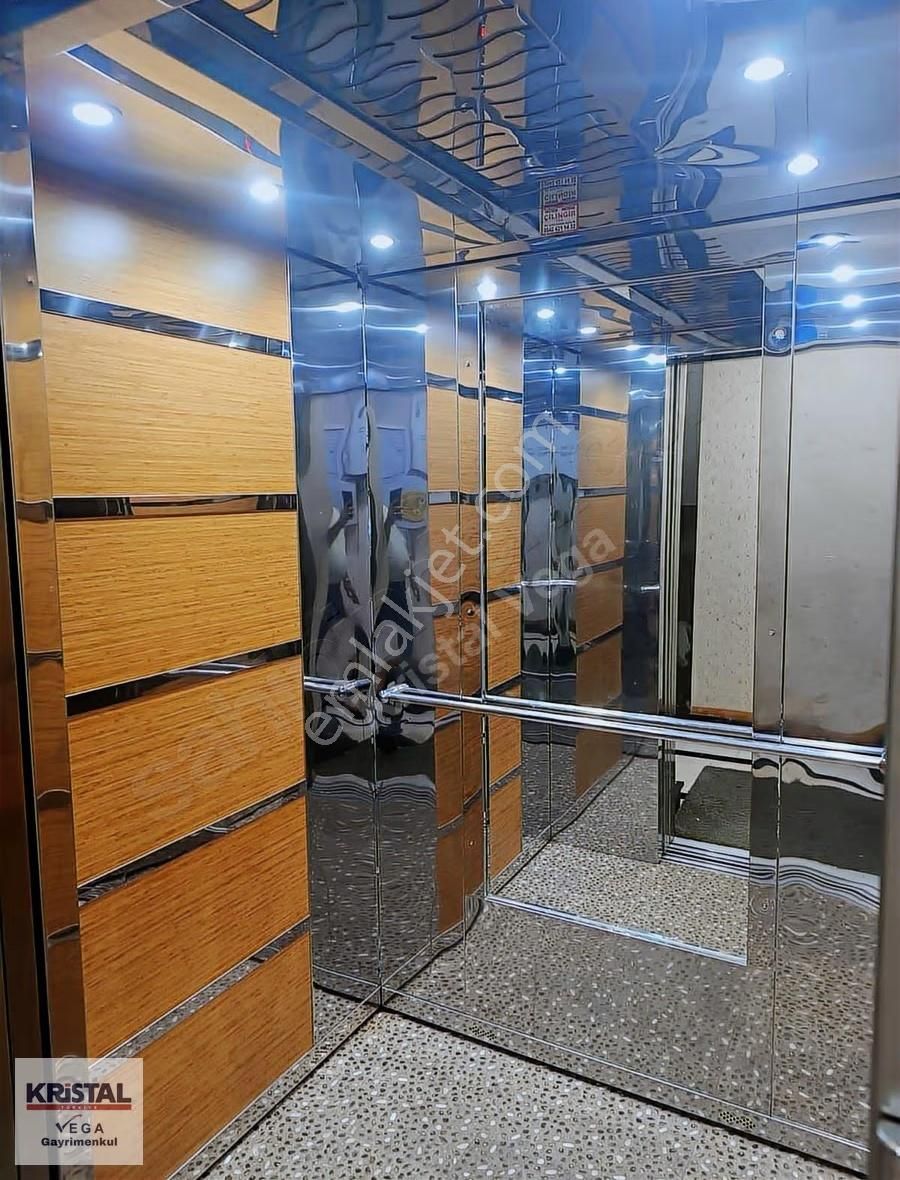 Bayraklı Emek Mahallesinde Geniş Teraslı 4+1 Dubleks Daire - Görsel 18