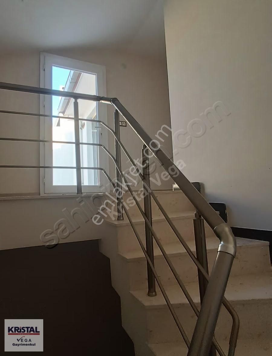 Bayraklı Emek Mahallesinde Geniş Teraslı 4+1 Dubleks Daire - Görsel 7