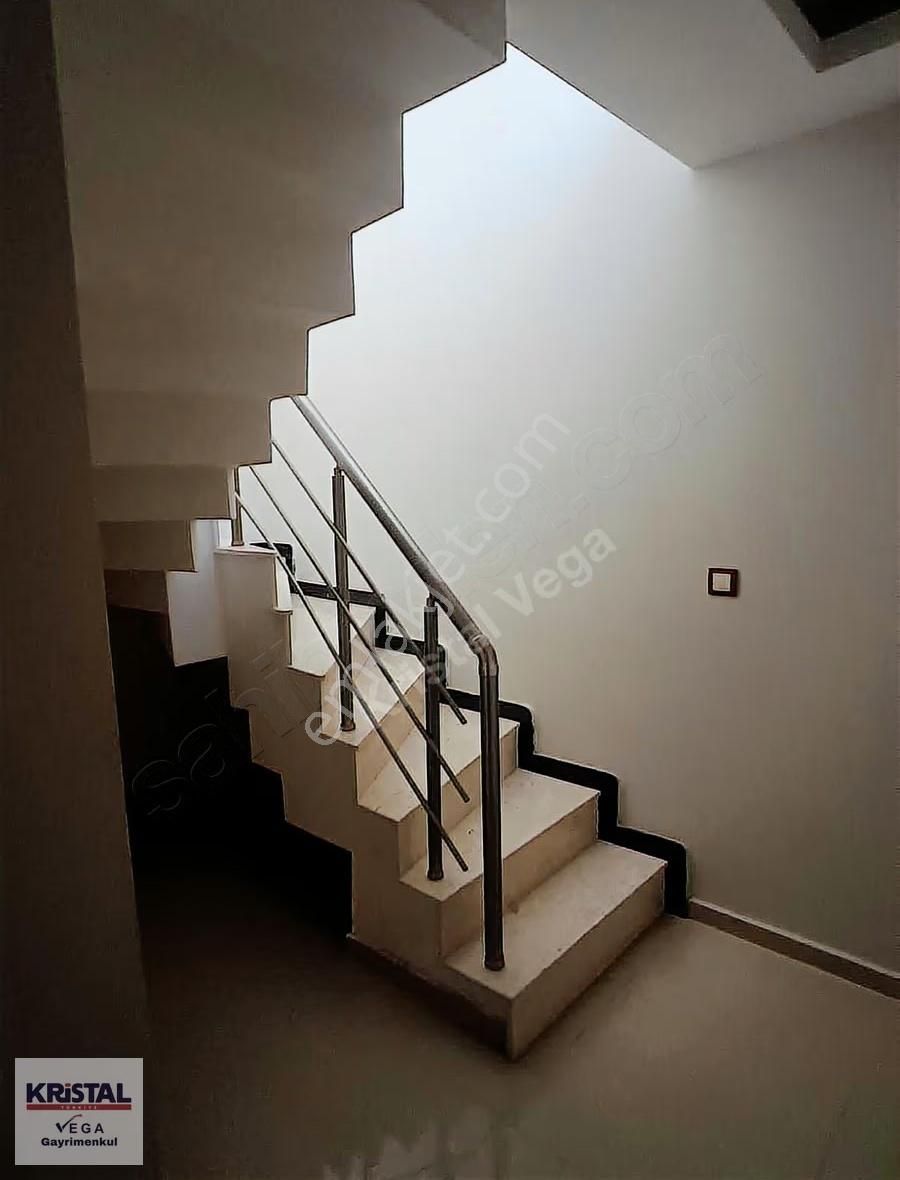 Bayraklı Emek Mahallesinde Geniş Teraslı 4+1 Dubleks Daire - Görsel 17