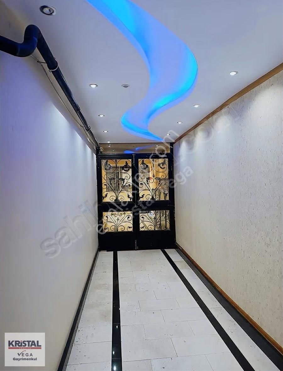 Bayraklı Emek Mahallesinde Geniş Teraslı 4+1 Dubleks Daire - Görsel 3