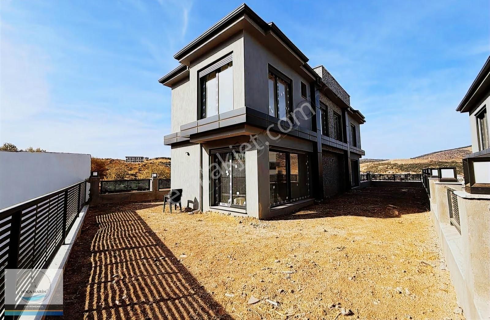 Yenifoça Deniz Manzaralı- Geniş Bahçeli 3+1 Dubleks Villa - Görsel 10