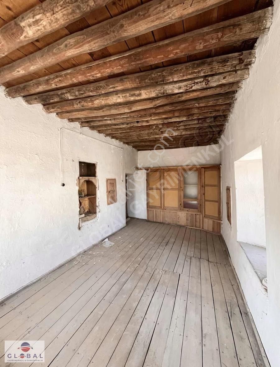 Global Emlaktan Fertek Mevkii Bahçeli Geniş Avlulu Taş Ev - Görsel 6