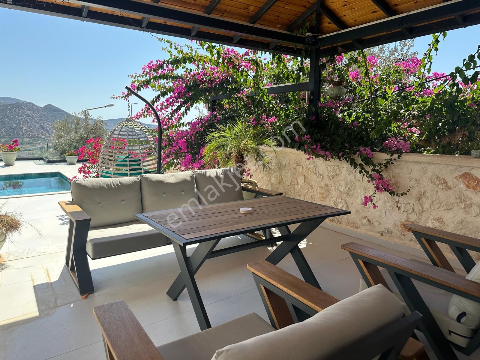 Merkezi Konumda Bağımsız Daireli Lüks Villa - Görsel 31