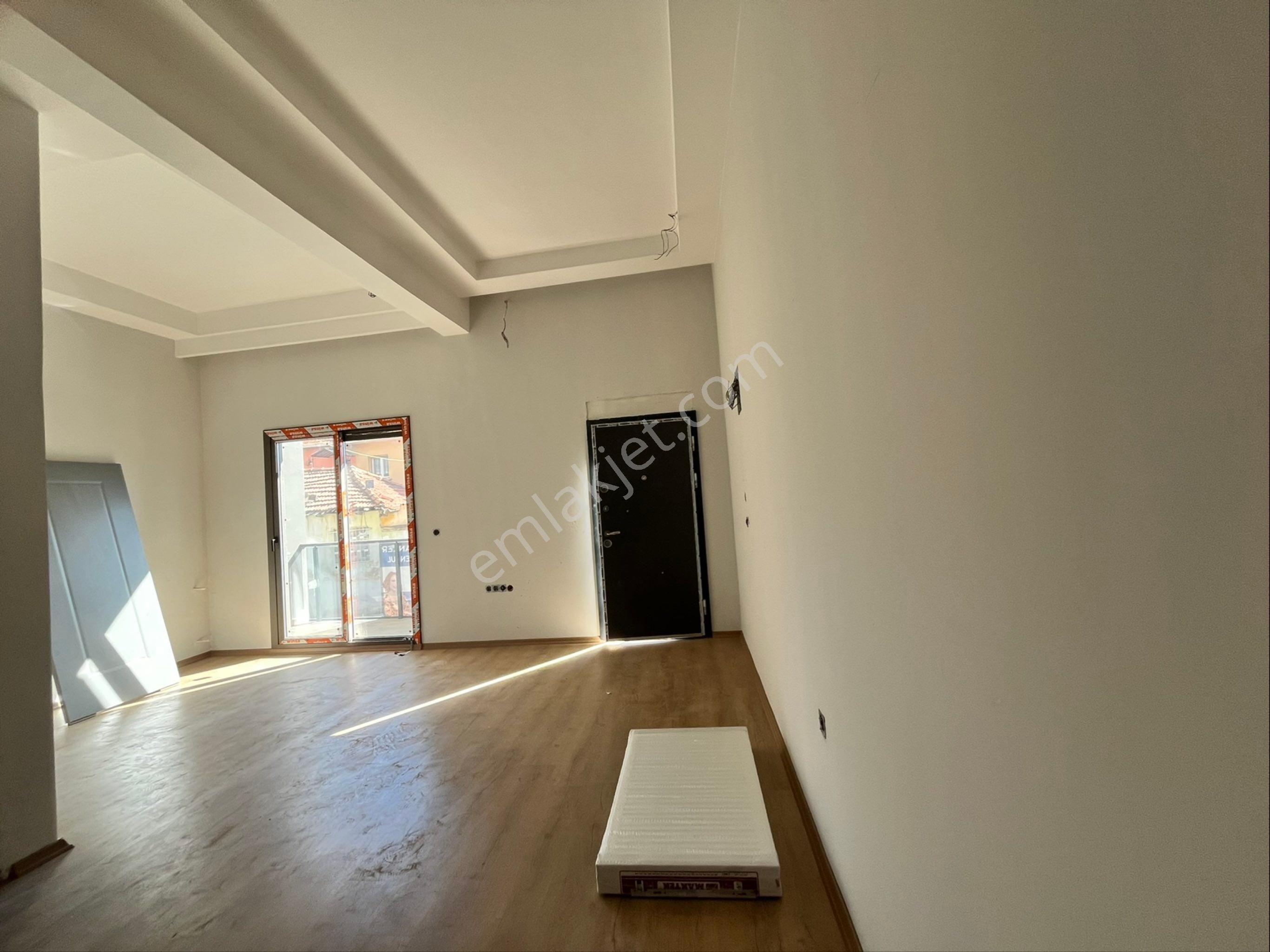 Karşıyaka İmbatlı’da Müstakil Girişli Satılık 1 + 1 Ofis - Görsel 8