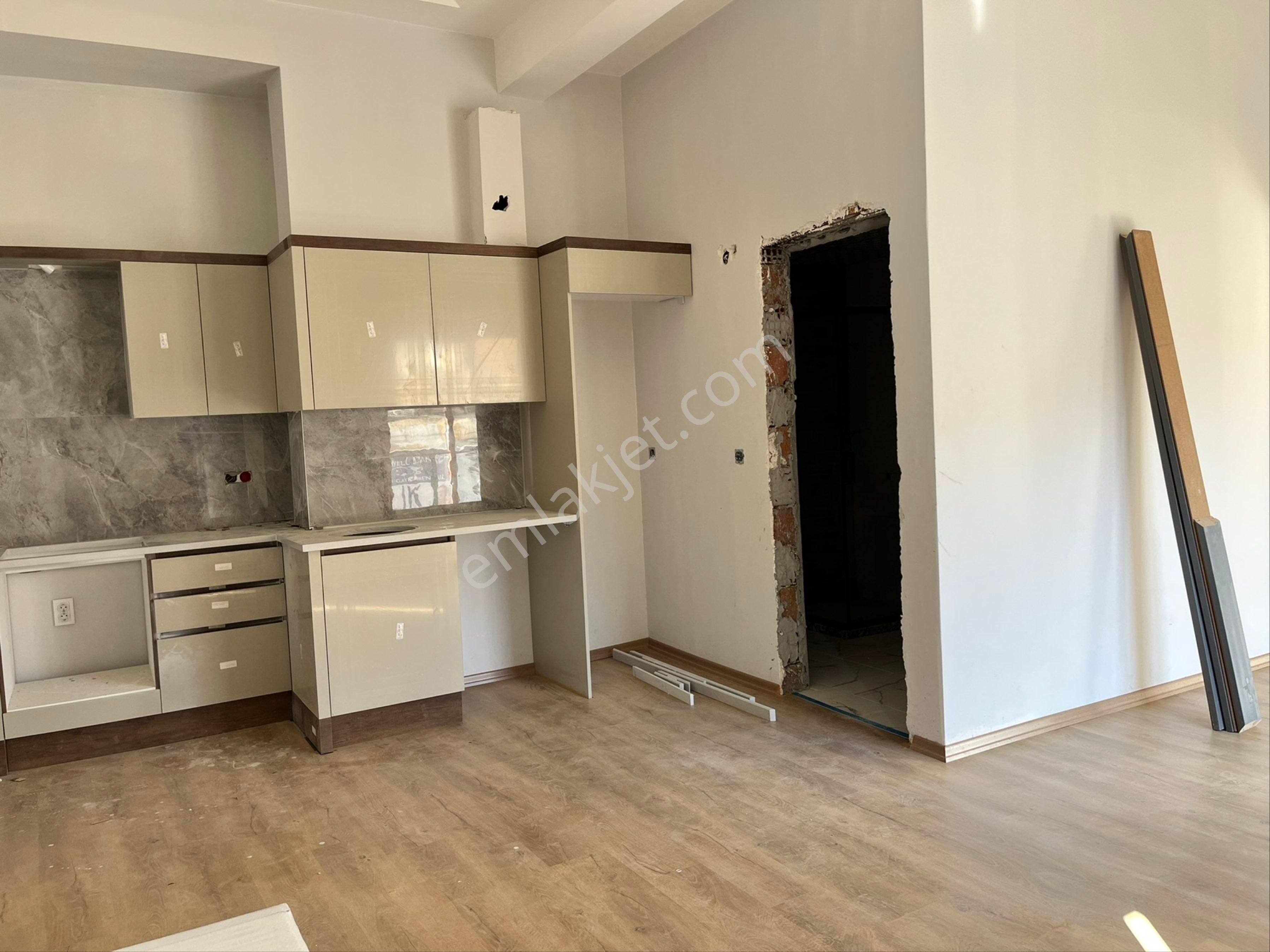 Karşıyaka İmbatlı’da Müstakil Girişli Satılık 1 + 1 Ofis - Görsel 3