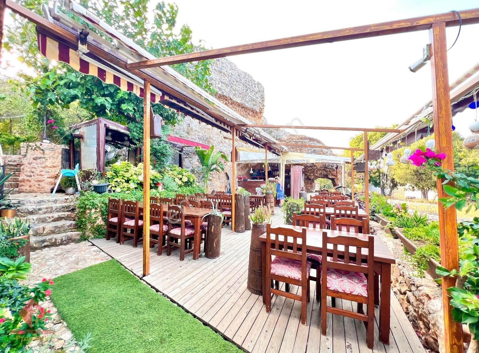 Alanya Kalesinde Müstakil Bahçeli, Ticari Ruhsatlı Satılık Konak - Görsel 2