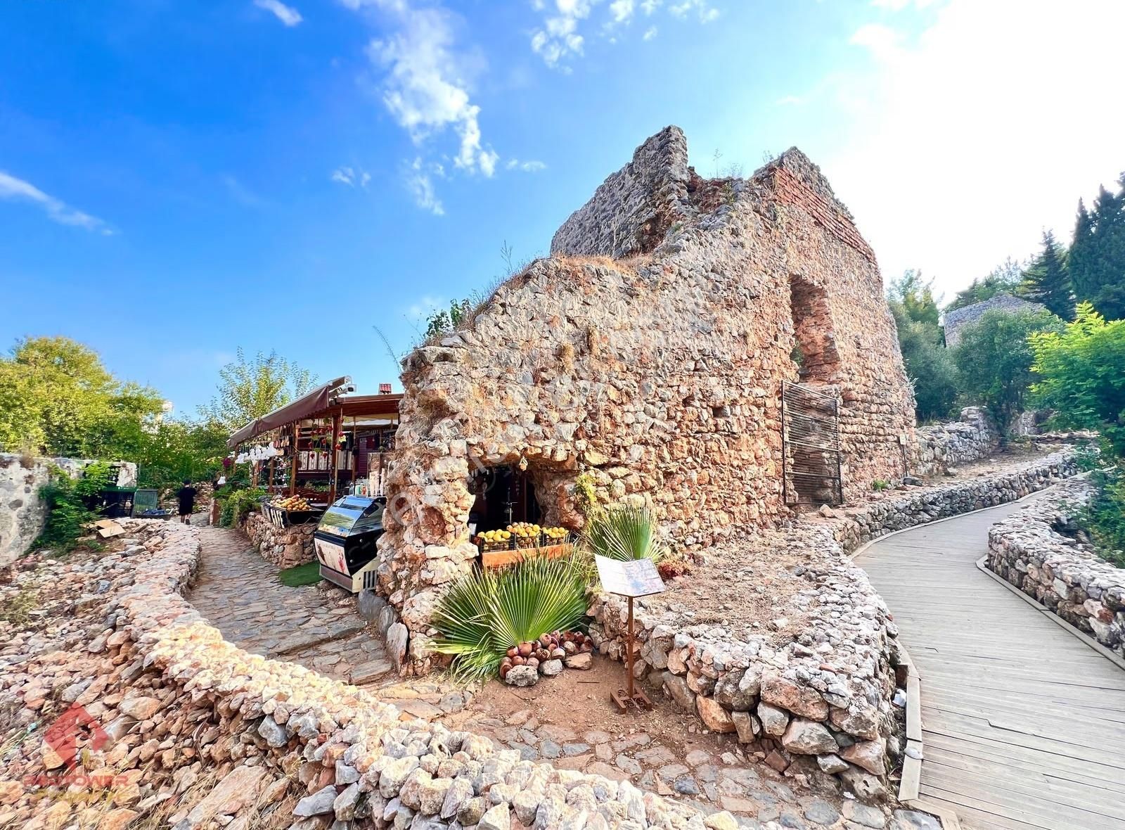 Alanya Kalesinde Müstakil Bahçeli, Ticari Ruhsatlı Satılık Konak - Görsel 19