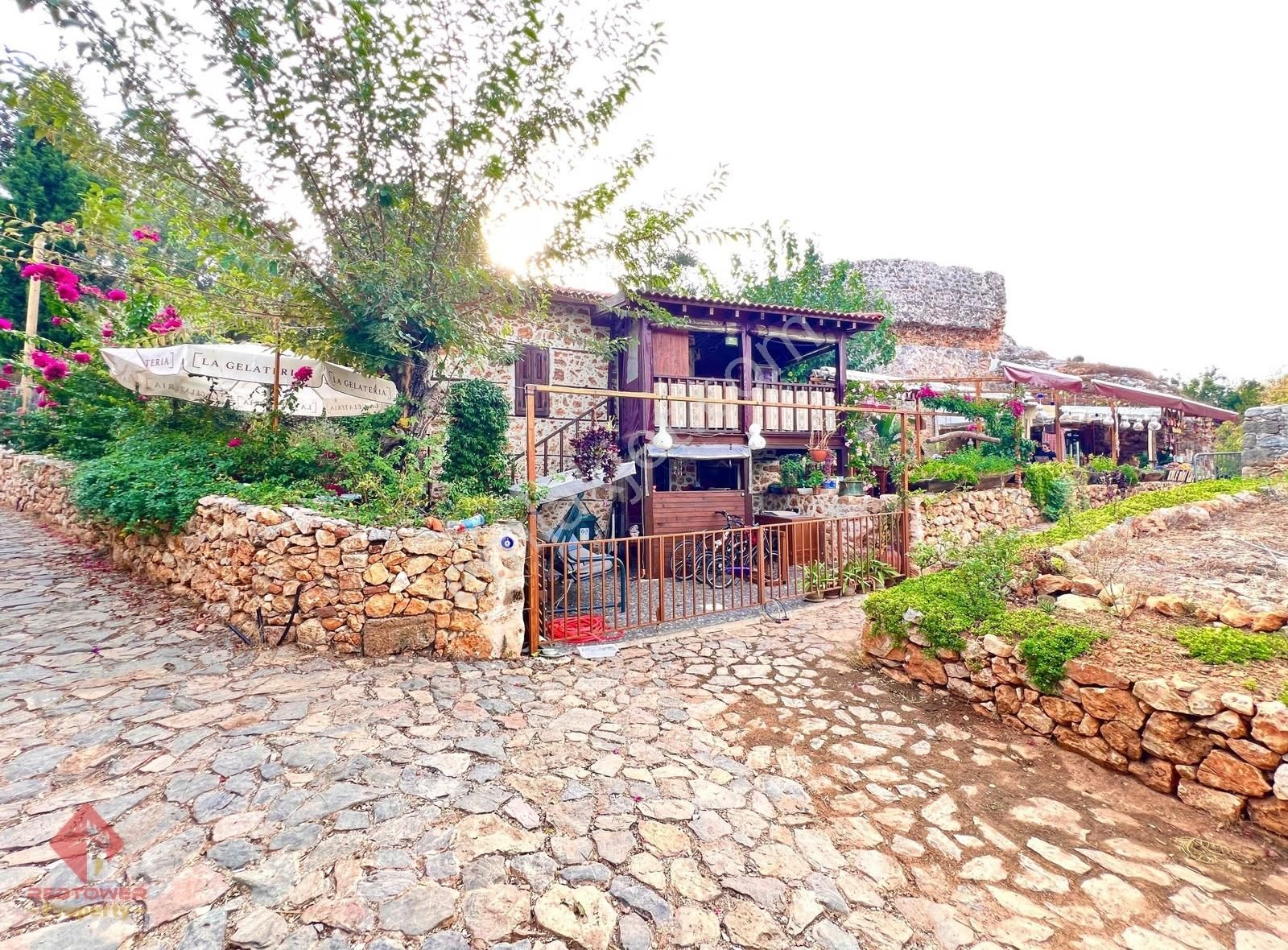 Alanya Kalesinde Müstakil Bahçeli, Ticari Ruhsatlı Satılık Konak - Görsel 23