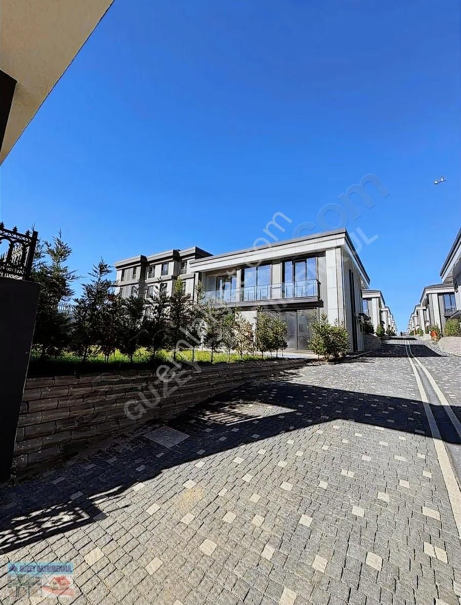 Göl Manzaralı Eşsiz Villa - Görsel 16